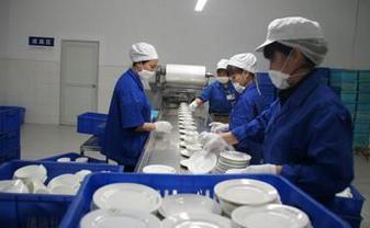 守護(hù)舌尖上的安全 突擊檢查餐飲具消毒服務(wù)單位紀(jì)實(shí)